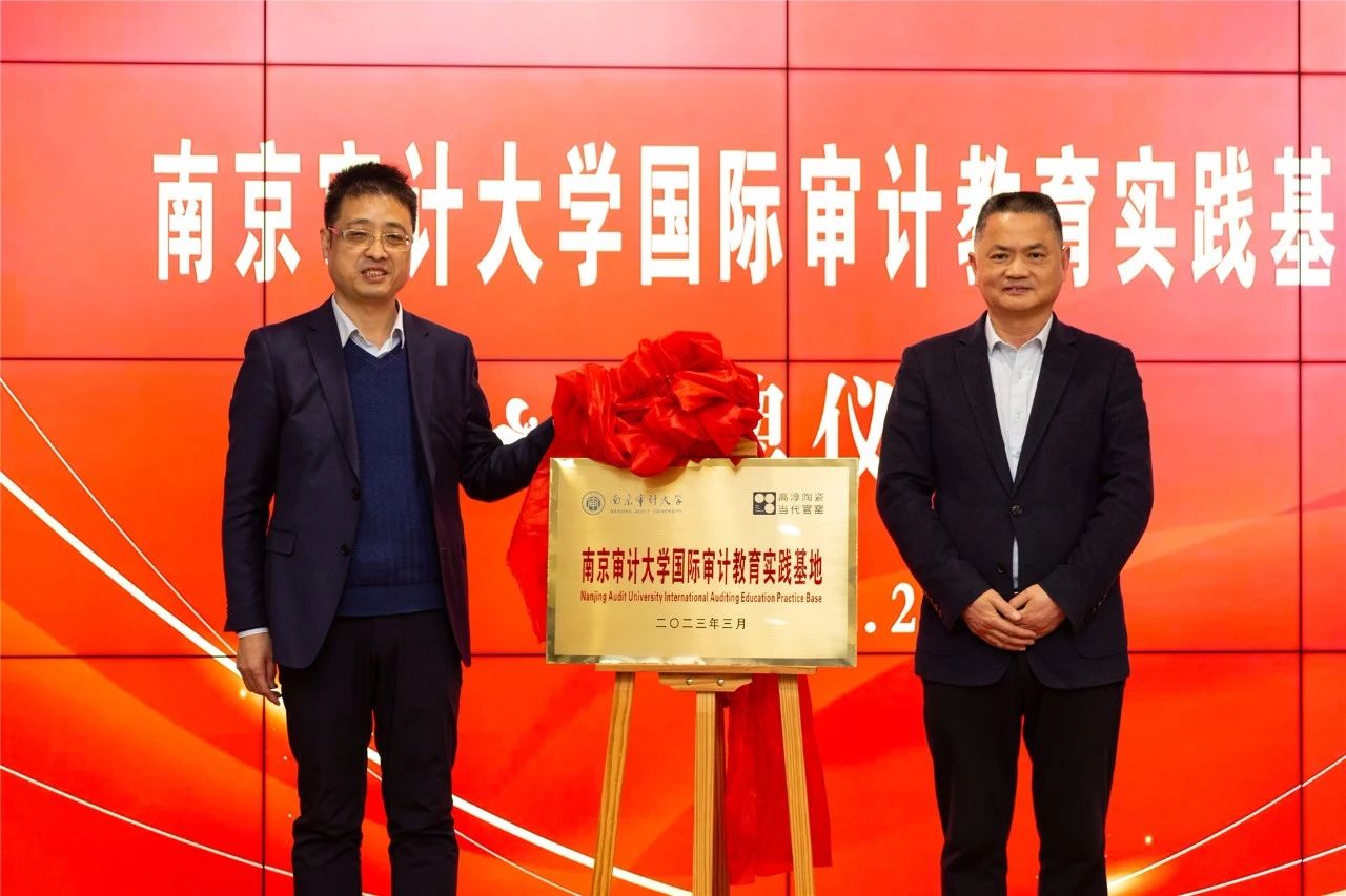 南审国际留学生感触瓷器魅力 铂莱国际官网陶瓷助力中华文化传布